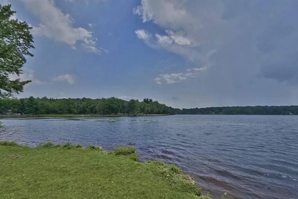 Hideaway - Lakehouse/Spa/Dock/ Pocono Summit Exteriör bild